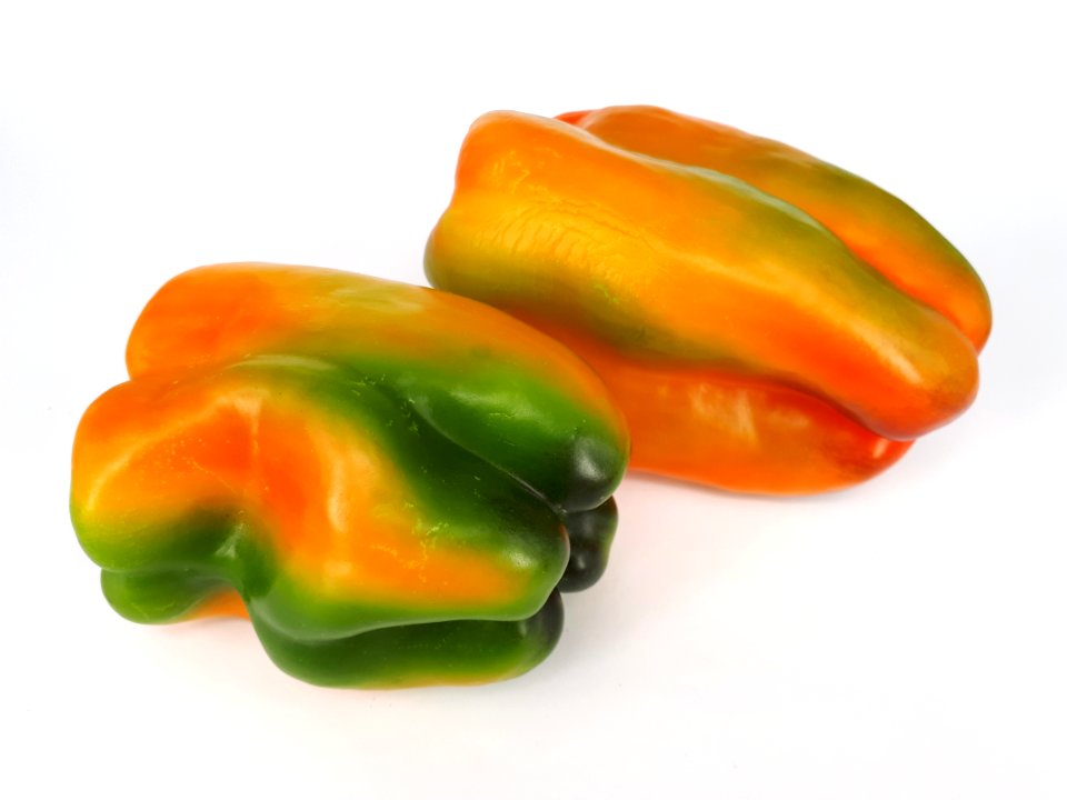 2_x_Green-orange-yellow_bell_pepper_2017