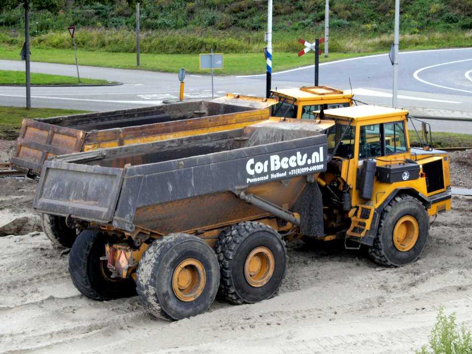 2_slightly_different_Volvo_A25C_(owner_Cor_Beets)_p2