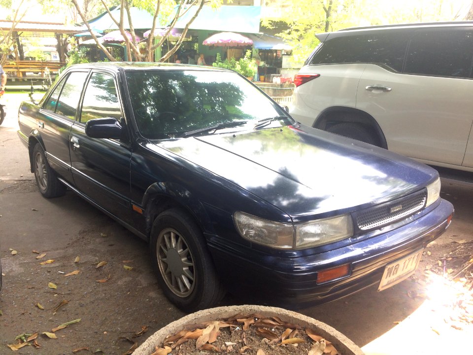 1988-1989_Nissan_Bluebird_(U12)_2.0i_Super_Select_Sedan_(27-07-2018)_03