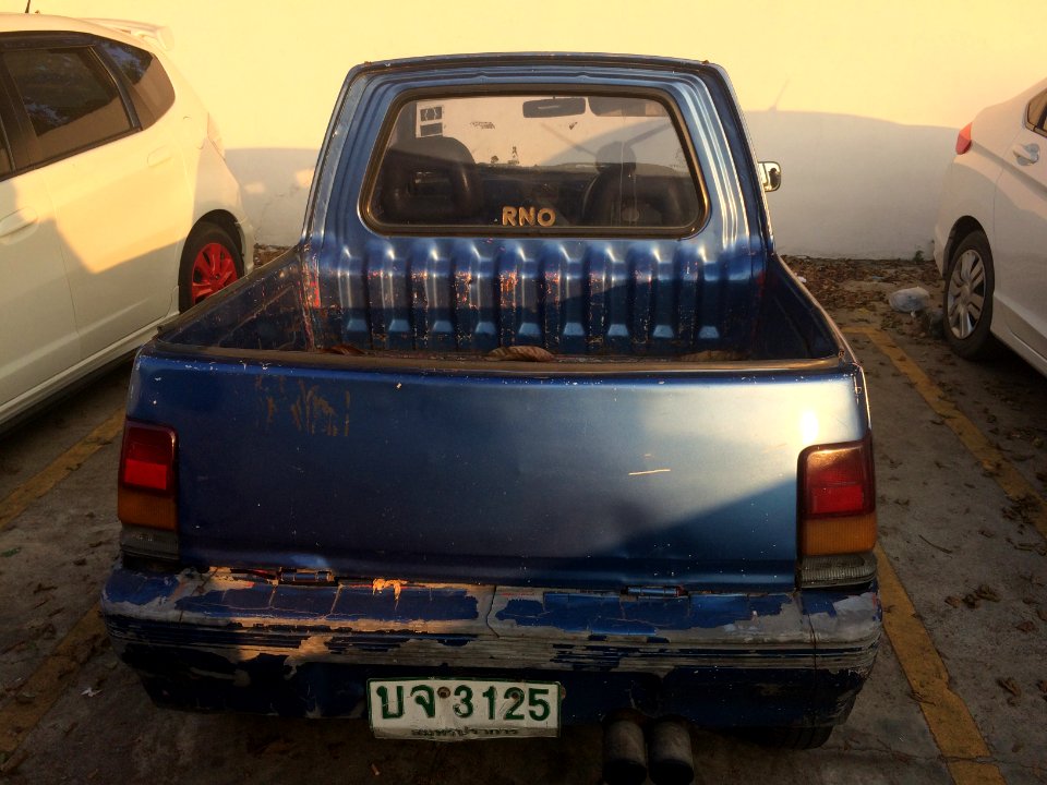 1989-1990_Daihatsu_Mira_(L70)_pickups_(07-12-2017)_06