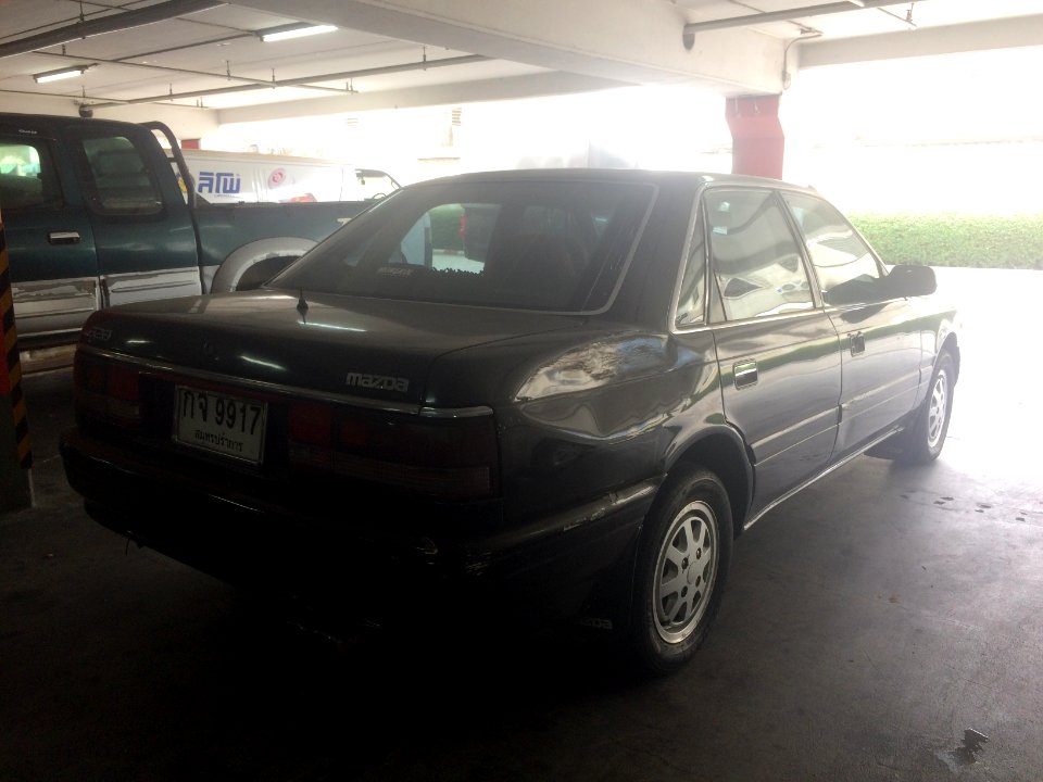 1988-1989_Mazda_626_(GD)_GLX_Sedan_(13-08-2018)_04