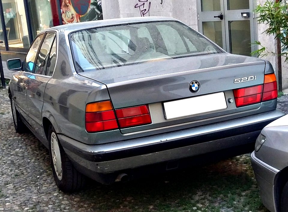 1988-1995_BMW_5_Series_E34_rear