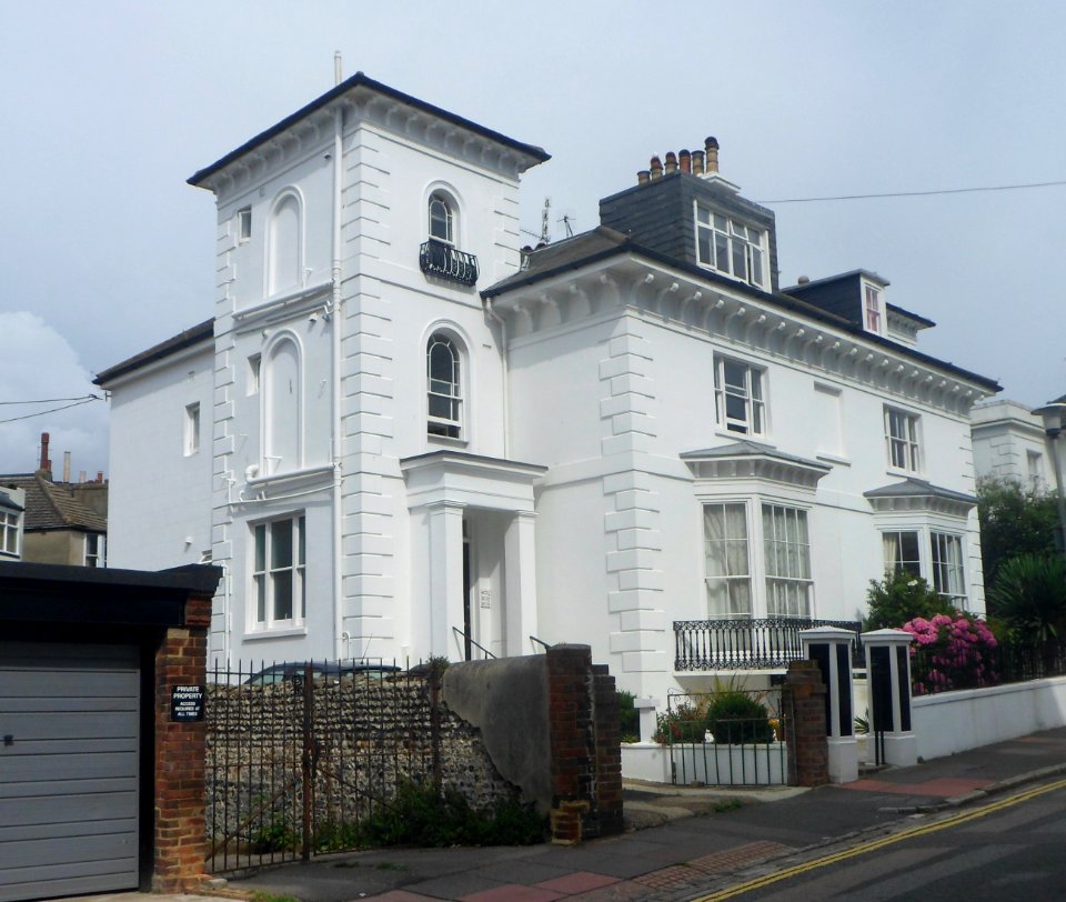 1–2_Clifton_Hill,_Montpelier,_Brighton_(NHLE_Code_1380403)_(July_2014)