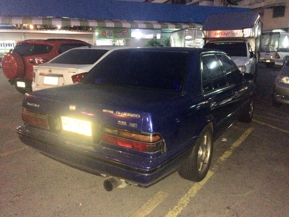 1988-1989_Nissan_Bluebird_(U12)_2.0i_Superselect_Sedan_(30-03-2018)_04