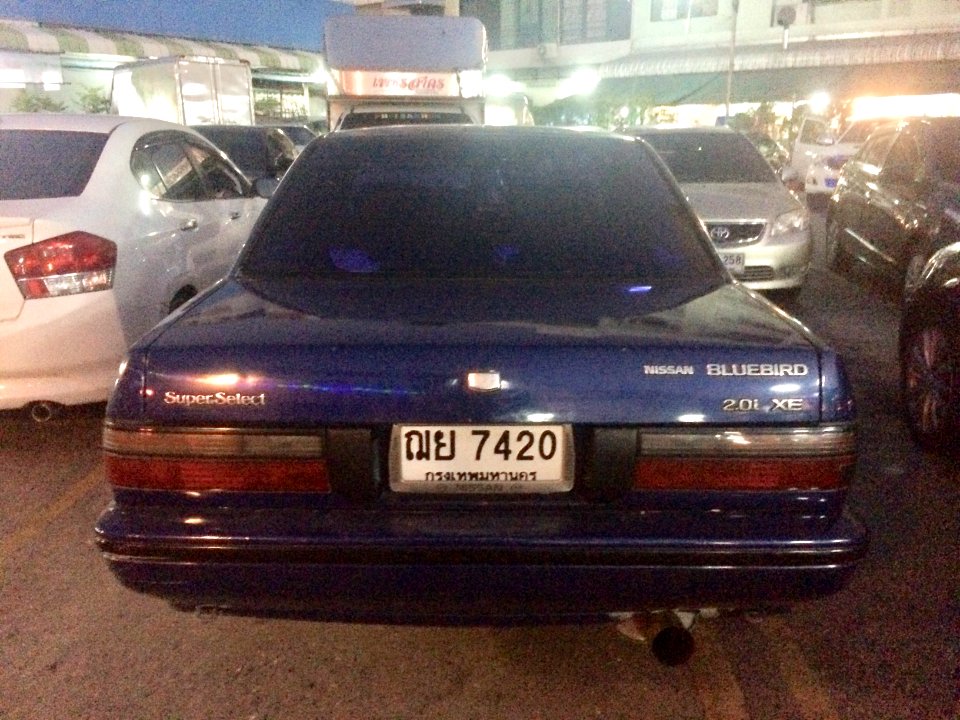 1988-1989_Nissan_Bluebird_(U12)_2.0i_Superselect_Sedan_(30-03-2018)_05