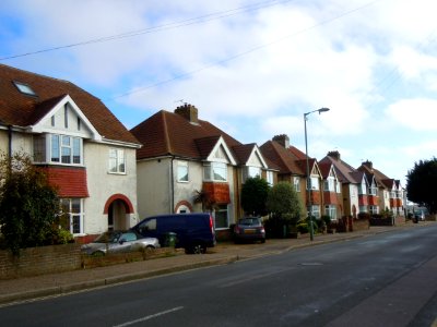 1–17_Holmes_Avenue,_West_Blatchington_(October_2014)