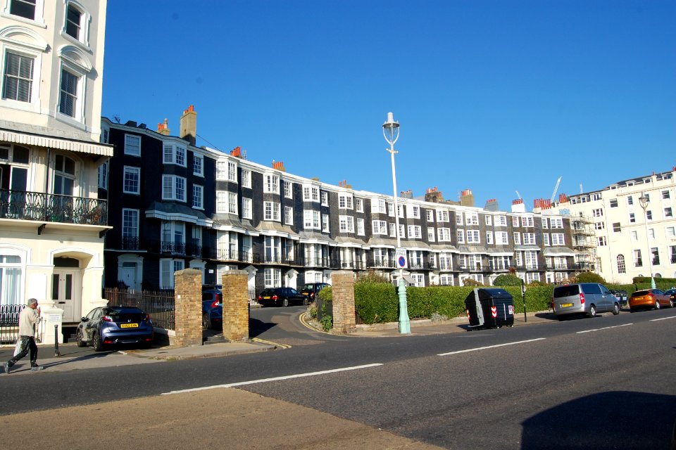 1–14_Royal_Crescent,_Brighton_(NHLE_Code_1380838)_(September_2018)_(2)