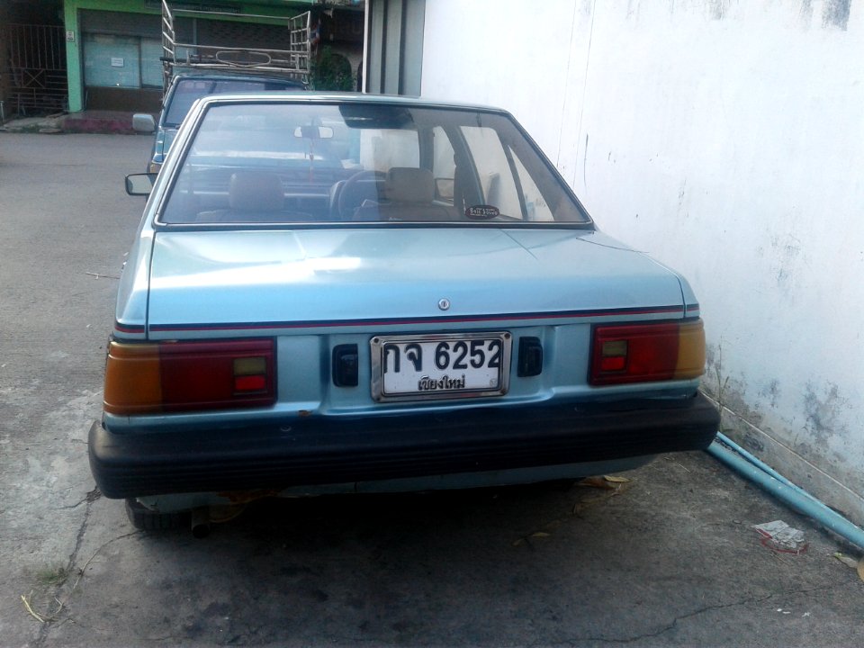 1982-1983_Nissan_Sunny_FF_(B11)_1.5_GL_Sedans_04