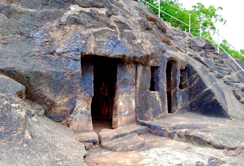 1st_century_BCE_to_3rd_century_CE_Pandavula_Metta,_Korukonda_Buddhist_site,_Kapavaram_Andhra_Pradesh_-_4