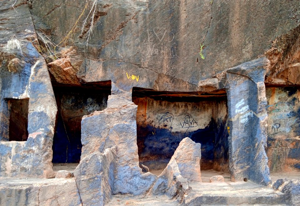 1st_century_BCE_to_3rd_century_CE_Pandavula_Metta,_Korukonda_Buddhist_site,_Kapavaram_Andhra_Pradesh_-_7