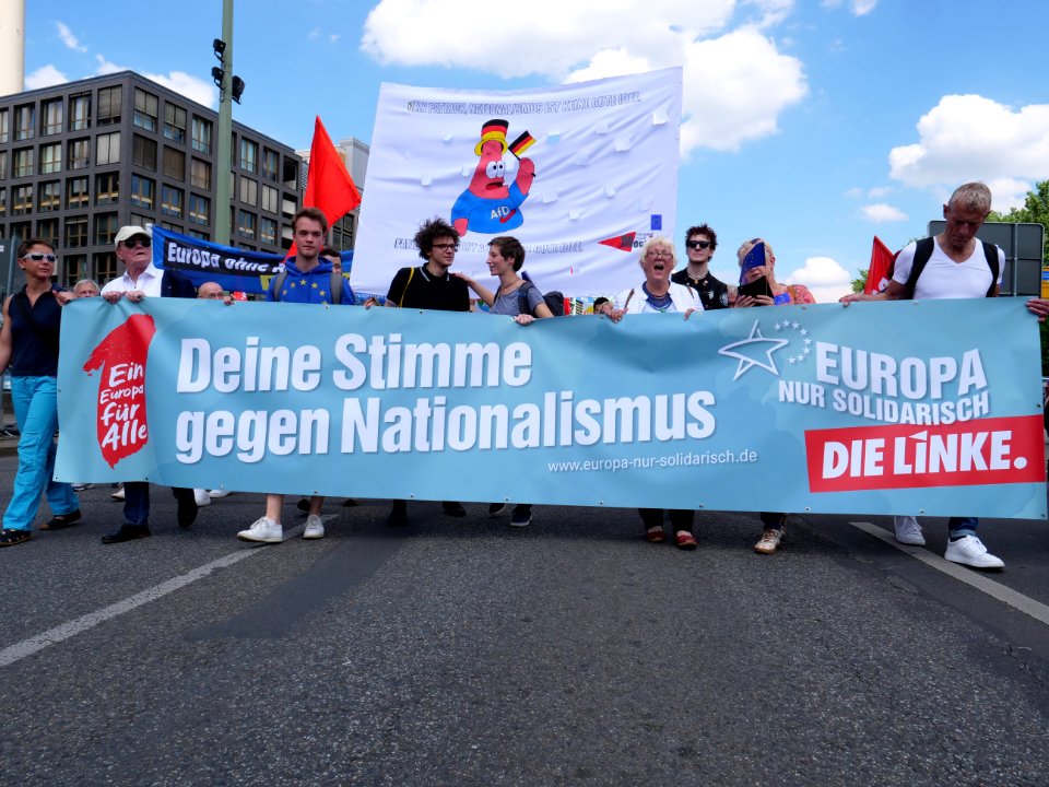 1Europafüralle_demonstration_Berlin_left_party_block_02