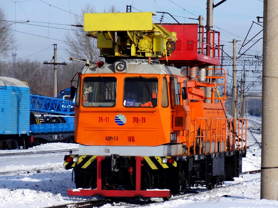 1АДМ1.3-1615,_Kazakhstan,_Karaganda_region,_Karaganda_depot_(Trainpix_122183)