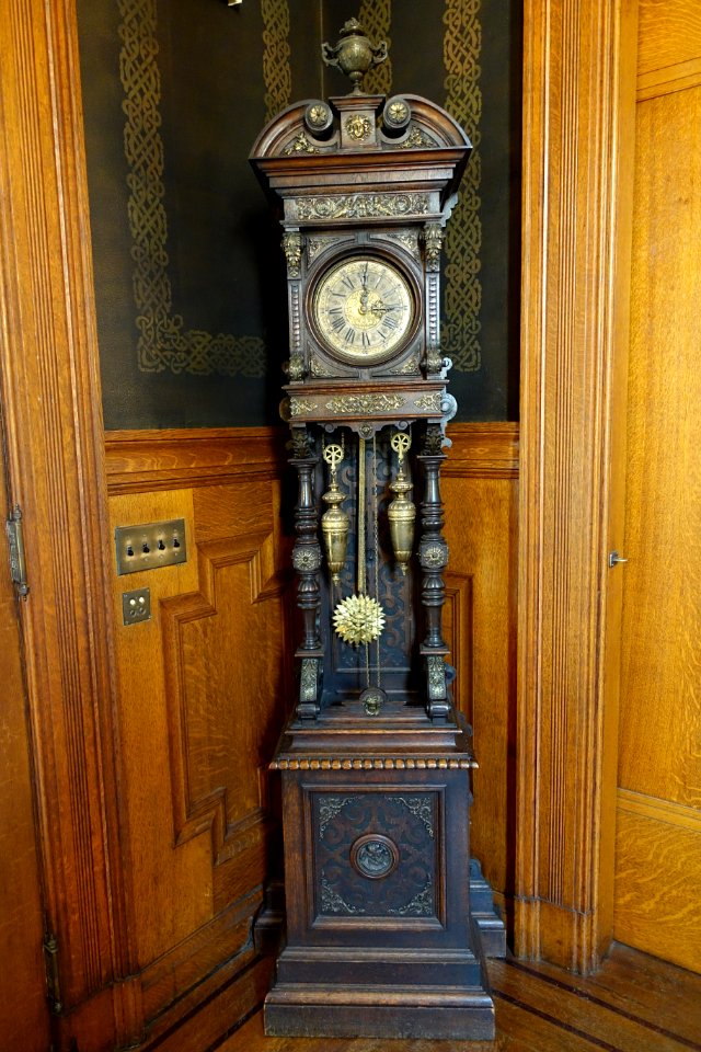 1st_floor_hall_clock_-_Haas-Lilienthal_House_-_San_Francisco,_CA_-_DSC04937