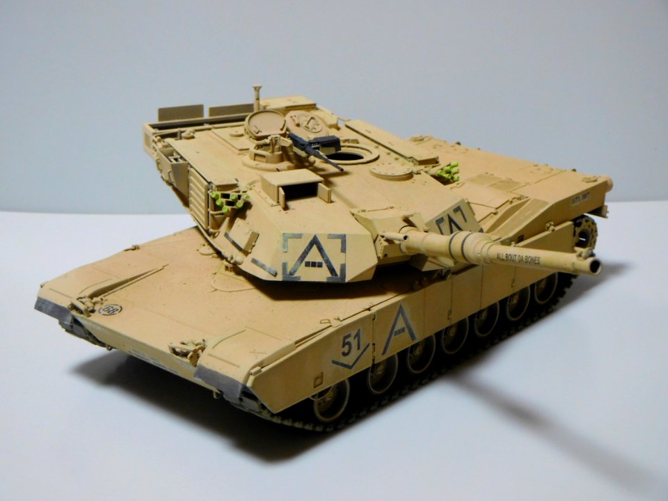 1to35_scalemodel_of_M1A1_AIM_Iraq_2003_003