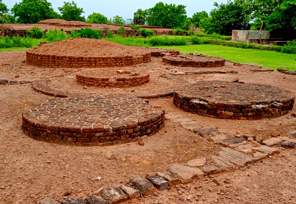 1st_century_BCE_to_3rd_century_CE_Pandavula_Metta,_Korukonda_Buddhist_site,_Kapavaram_Andhra_Pradesh_-_25