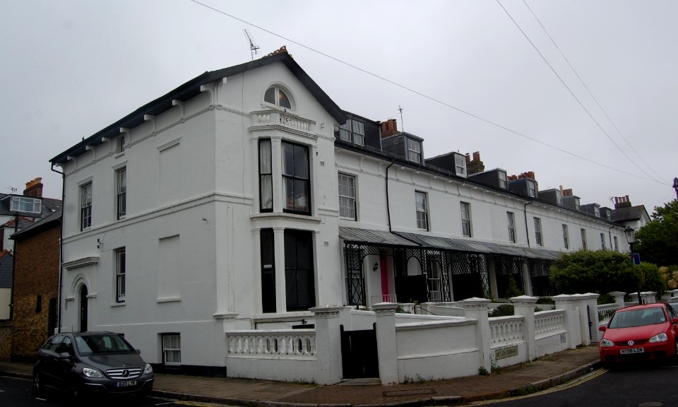 1–11_Netley_Terrace,_Netley_Road,_Southsea_(NHLE_Code_1103844)_(May_2019)_(2)