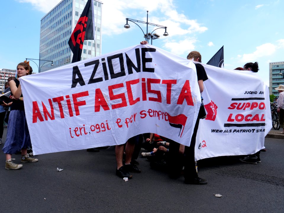 1Europafüralle_demonstration_Berlin_Antifa_block_03