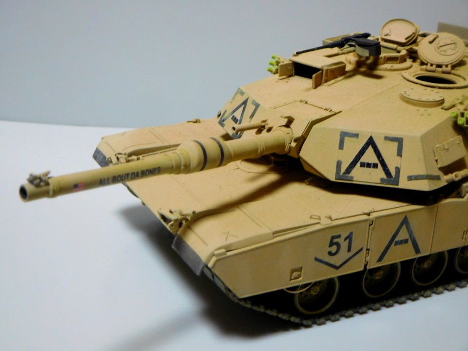 1to35_scalemodel_of_M1A1_AIM_Iraq_2003_001