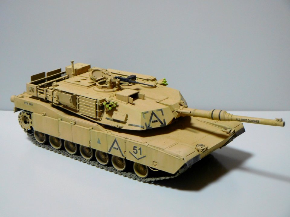 1to35_scalemodel_of_M1A1_AIM_Iraq_2003_005