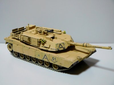 1to35_scalemodel_of_M1A1_AIM_Iraq_2003_005