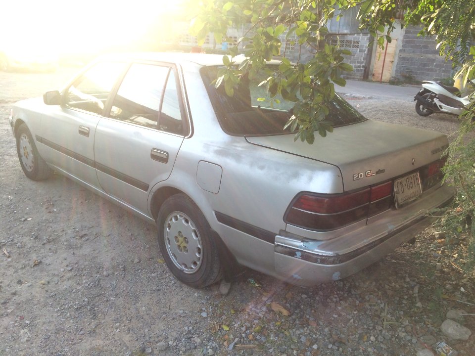 1988-1989_Toyota_Corona_(ST190)_2.0_GL_Automatic_Sedan_(03-08-2018)_04
