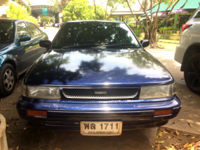 1988-1989_Nissan_Bluebird_(U12)_2.0i_Super_Select_Sedan_(27-07-2018)_05