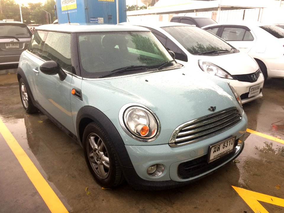 2007-2008_Mini_One_(R56)_Hatchback_(06-06-2018)_01