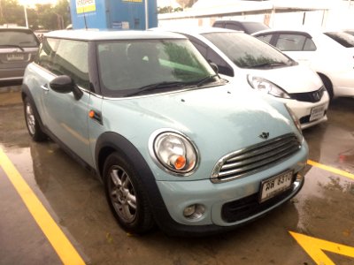 2007-2008_Mini_One_(R56)_Hatchback_(06-06-2018)_01