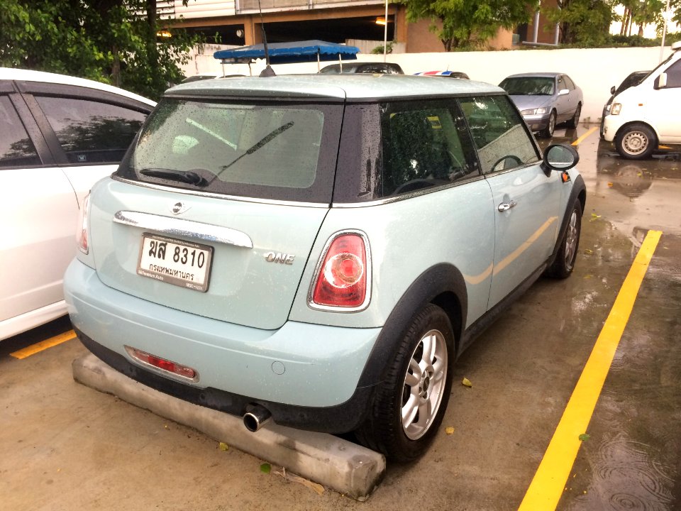 2007-2008_Mini_One_(R56)_Hatchback_(06-06-2018)_03