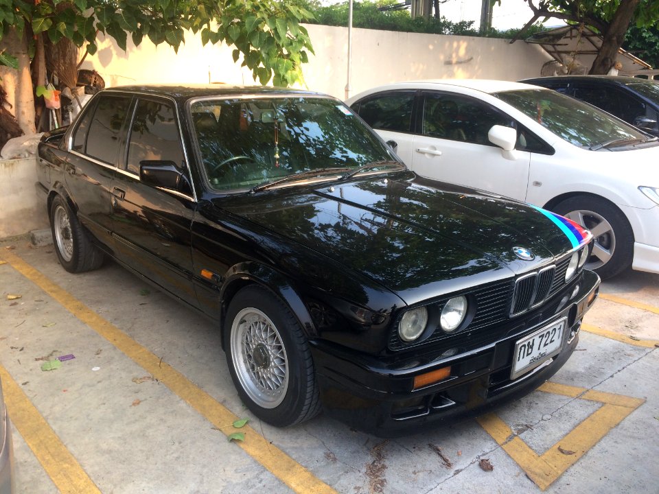 1988-1989_BMW_316i_(E30)_Sedan_(07-02-2018)_02