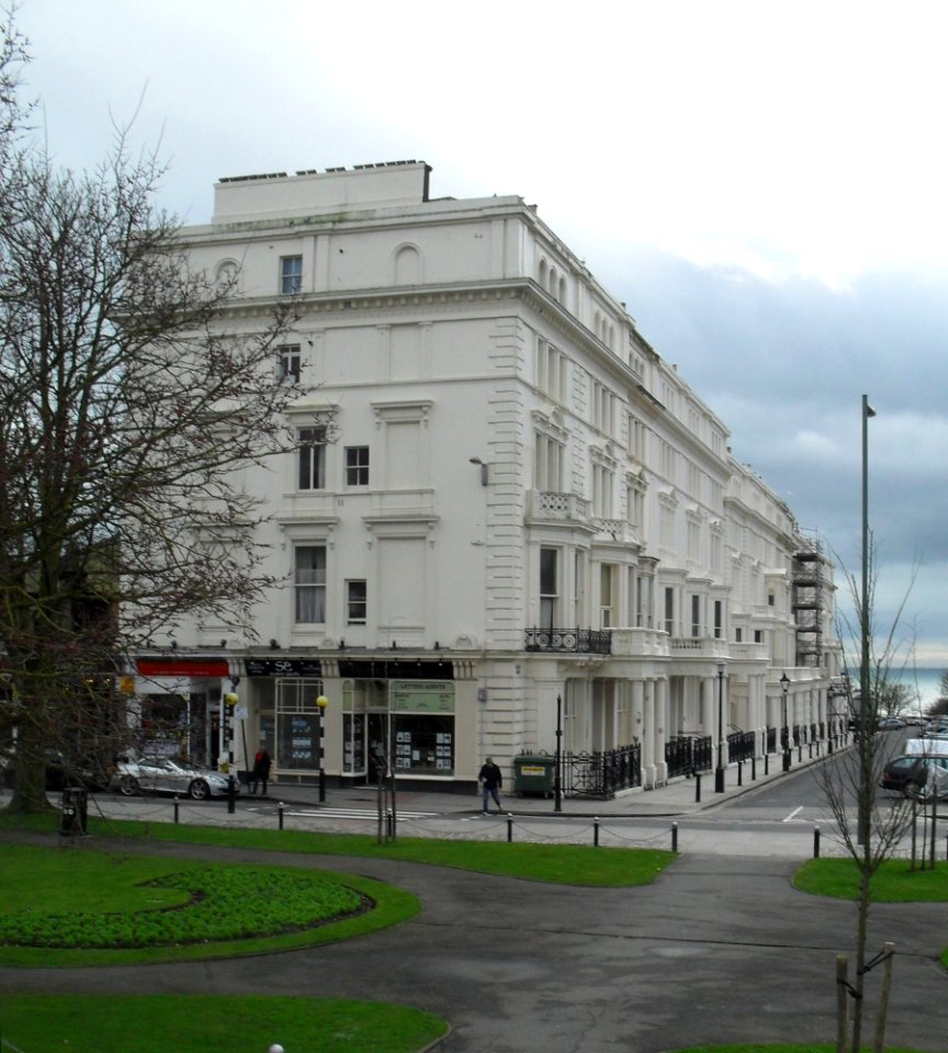 1–17_Palmeira_Square,_Hove_(NHLE_Code_1298646)_(February_2011)