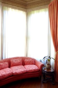 1st_parlor_window_-_Haas-Lilienthal_House_-_San_Francisco,_CA_-_DSC04942