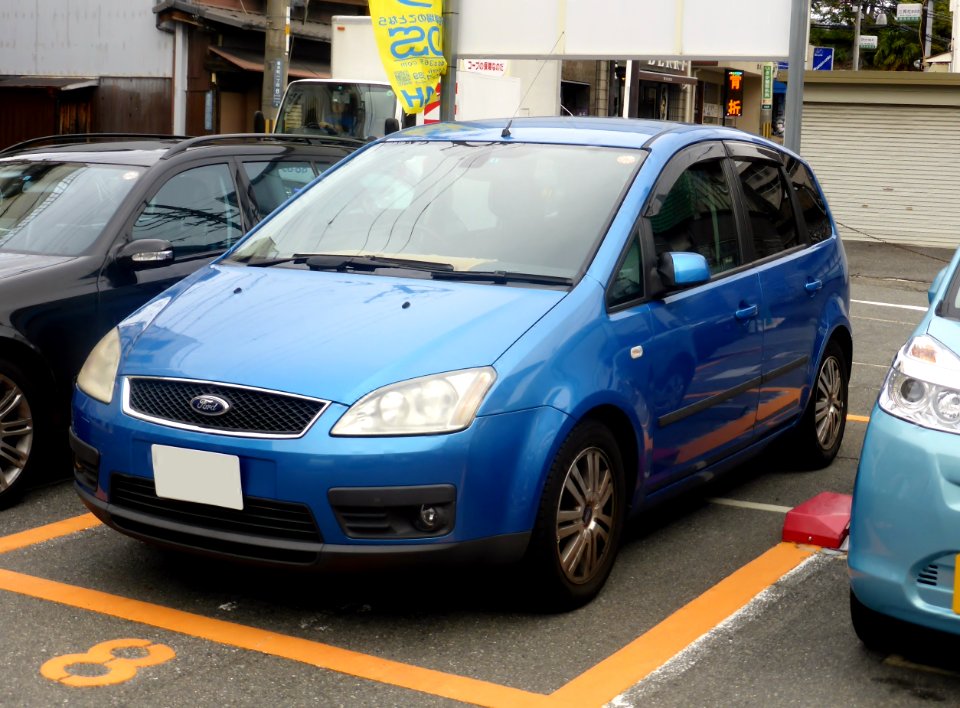 1st_generation_Ford_C-MAX_front