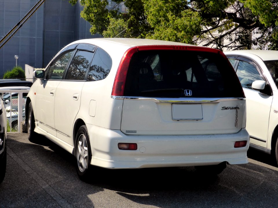 1st_generation_Honda_Stream_rear