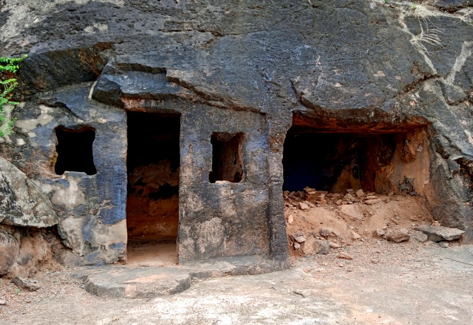 1st_century_BCE_to_3rd_century_CE_Pandavula_Metta,_Korukonda_Buddhist_site,_Kapavaram_Andhra_Pradesh_-_3
