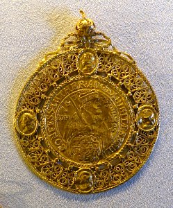 2_Ducats,_Saxony,_Kurfurst_Johann_Georg,_centennial_of_the_Augsburg_Confession,_1630_-_Bode-Museum_-_DSC02664