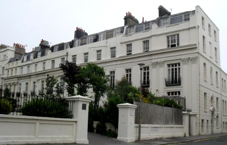 1–8_Sillwood_Place,_Brighton_(NHLE_Code_1380938)_(July_2010)_(1)