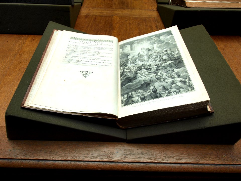 1st_encyclopedia_of_the_world_at_the_Teylers_museum,_photo-1