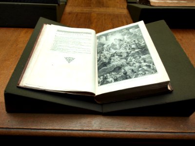 1st_encyclopedia_of_the_world_at_the_Teylers_museum,_photo-1