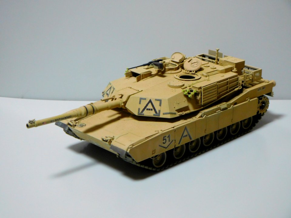 1to35_scalemodel_of_M1A1_AIM_Iraq_2003_004