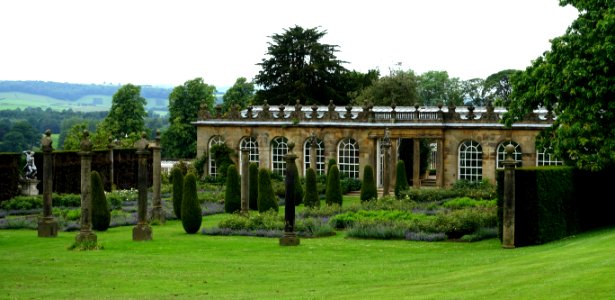 1st_Duke's_greenhouse_-_Chatsworth_House_-_Derbyshire,_England_-_DSC03643
