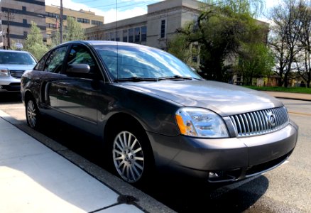 2006_Mercury_Montego,_front_left,_4-11-2021
