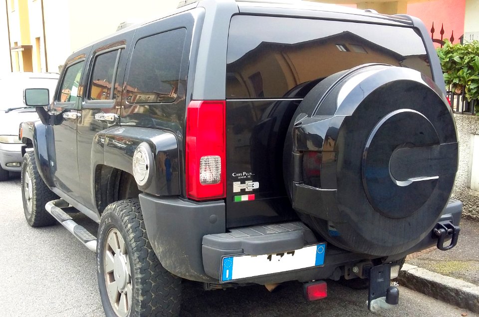 2005_Hummer_H3_rear