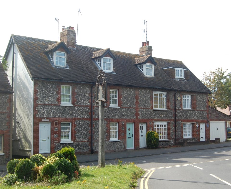 1–4_Challoners_Cottages,_Falmer_Road,_Rottingdean_(August_2019)
