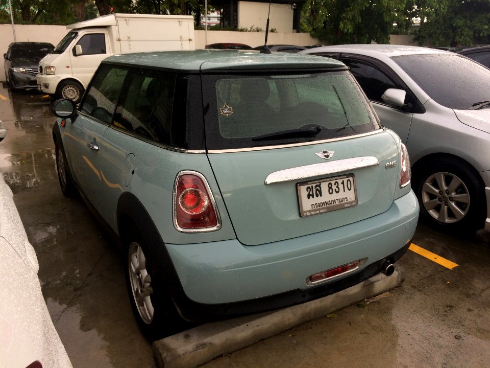 2007-2008_Mini_One_(R56)_Hatchback_(06-06-2018)_04