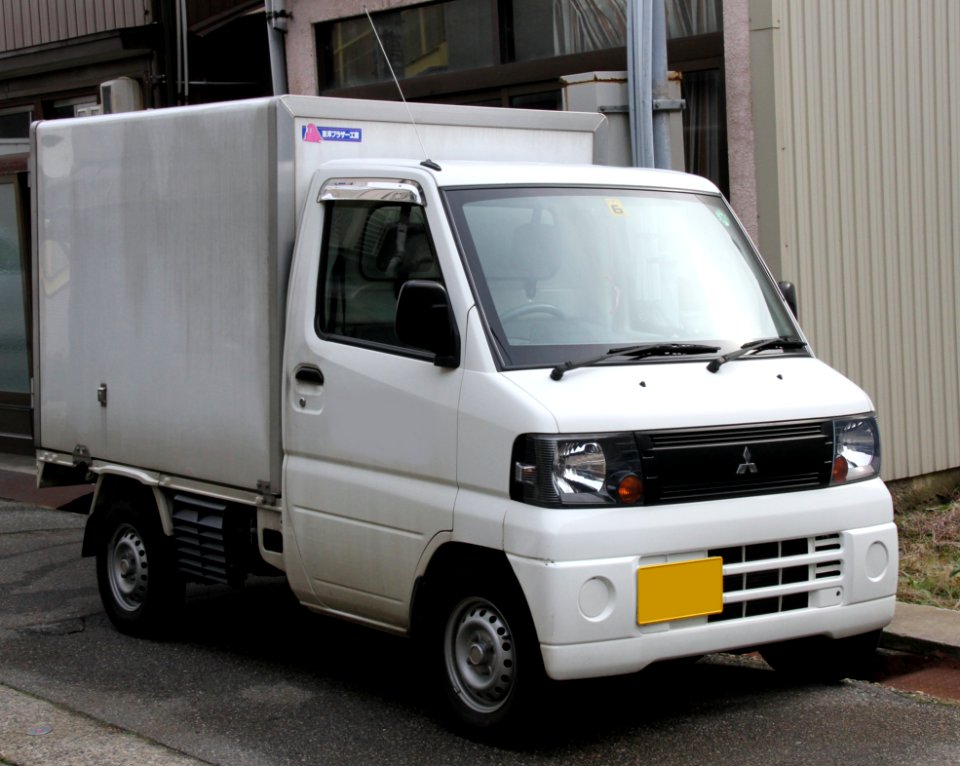 2007-2009_Mitsubishi_Minicab_Refrigerator_Truck