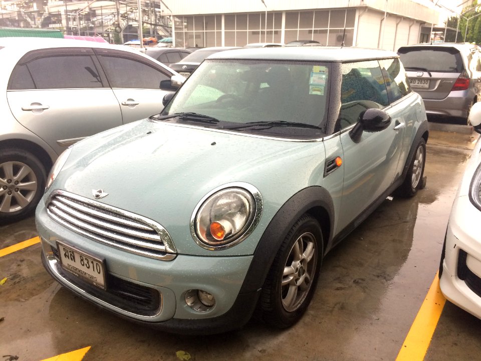 2007-2008_Mini_One_(R56)_Hatchback_(06-06-2018)_02
