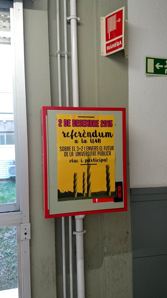 2-D_2015_3+2_referendum_poster_in_UAB_Bellaterra_campus_02