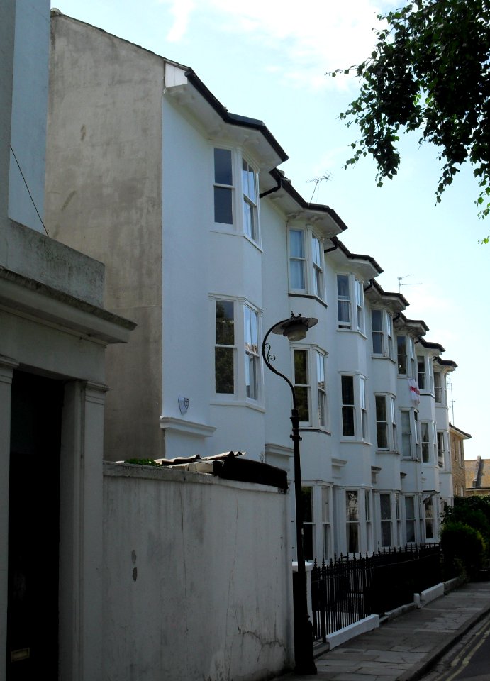 1–7_Pelham_Square,_North_Laine,_Brighton_(NHLE_Code_1380715)_(June_2010)