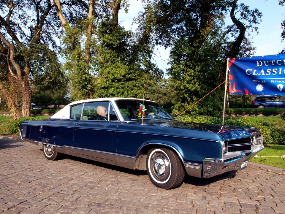 1968_Chrysler_New_Yorker_photo-7